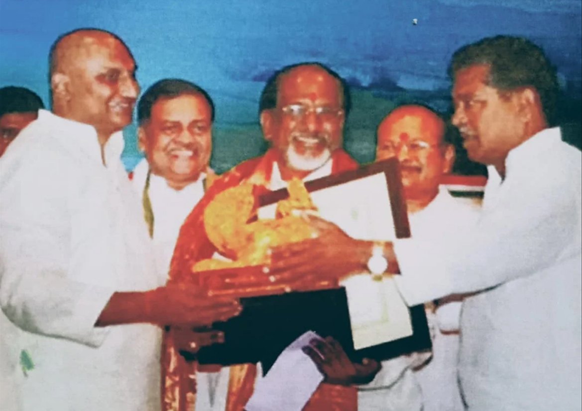 A Moment of Distinction: Dr. Velu Anandachari Recognized for Excellence in Temple Architecture