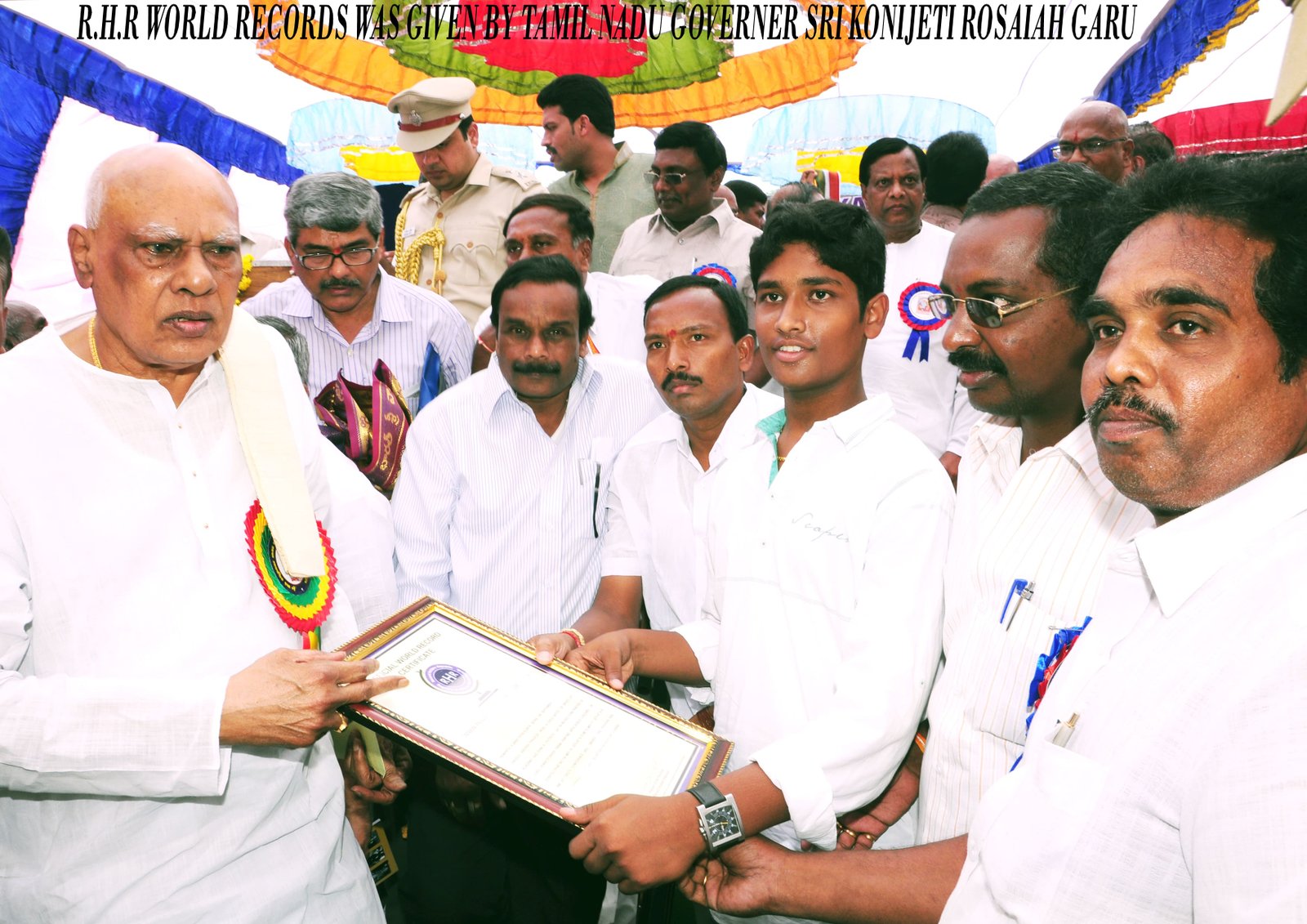Tamil Nadu Governor Konijeti Rosaiah congratulates for setting a world record in painting