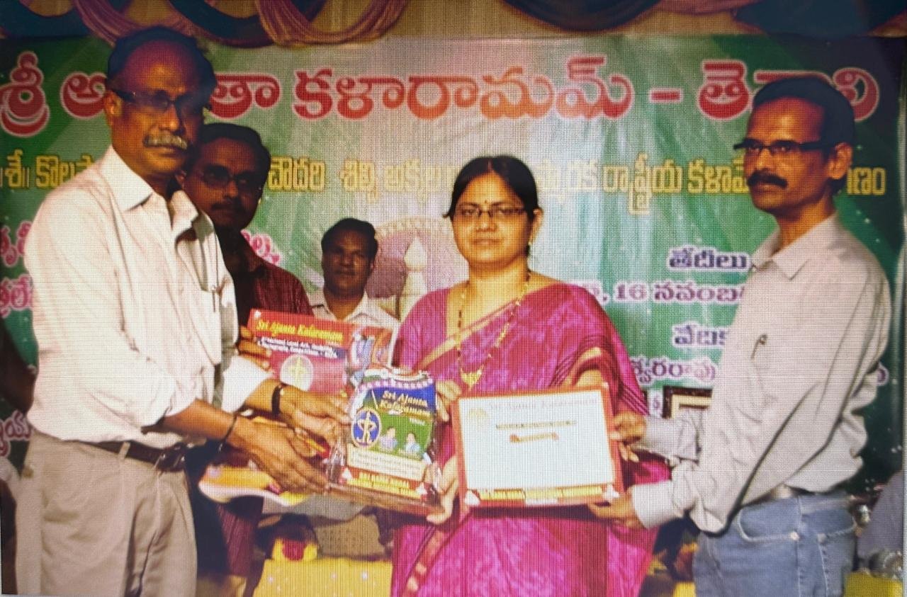 Best Women Artist Award
